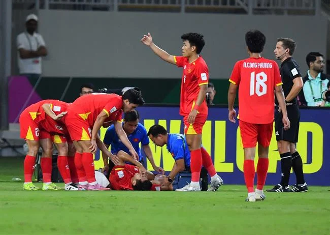 Hình ảnh minh họa bảo vệ dữ liệu người dùng tại i9bet141 tải game, với biểu tượng mã hóa, khóa bảo mật và các lớp bảo vệ kỹ thuật số, màu sắc chủ đạo cam và đen.